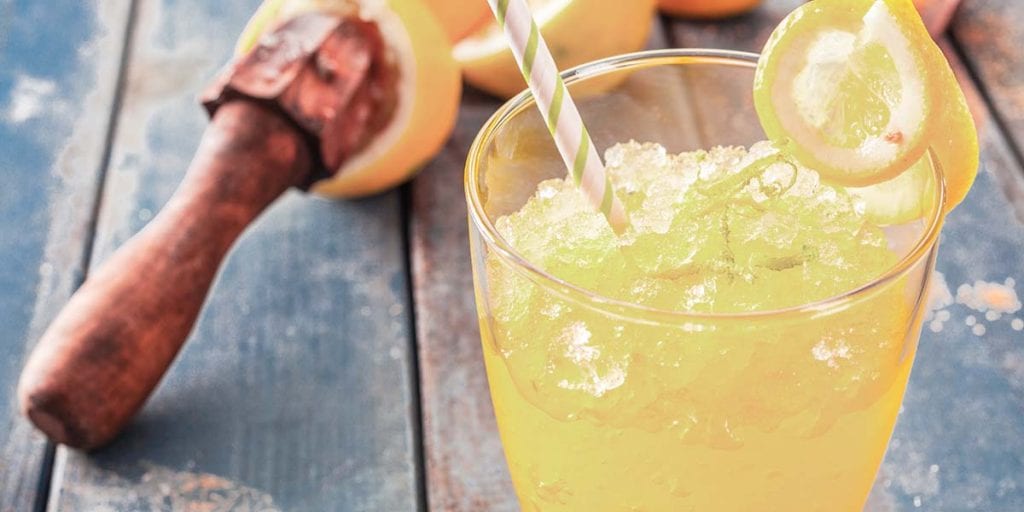 Te proponemos preparar un refresco inspirado en Menorca, un granizado o sorbete de Gin de Mahón con limonada